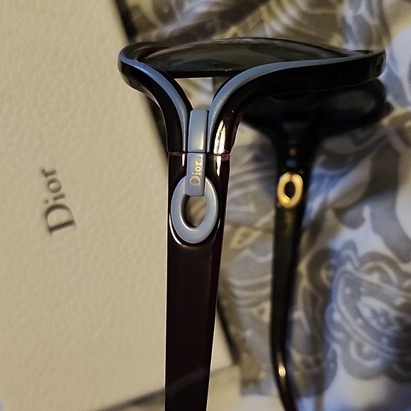 Dior sunglasses 💯 Authentic - Picture 3 of 13